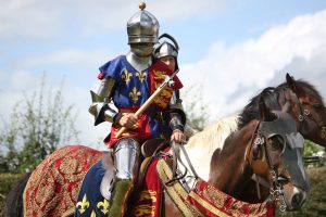 Richard III mounted on horseback at Bosworth
