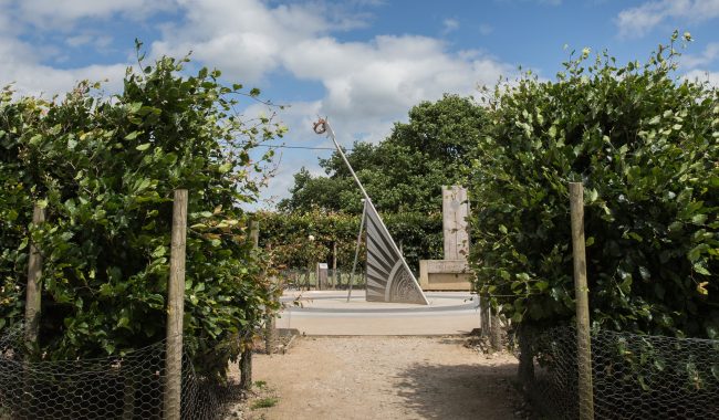 Sundial With Hedges Scaled Aspect Ratio 650 380